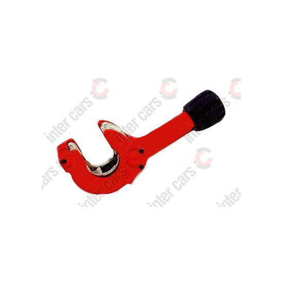 Device for cutting pipes